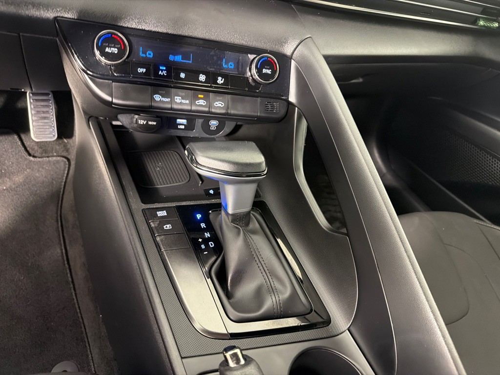 2025 Hyundai Elantra Image 18