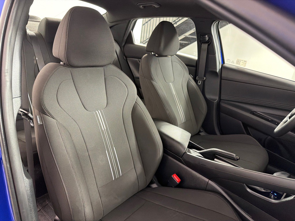 2025 Hyundai Elantra Image 24