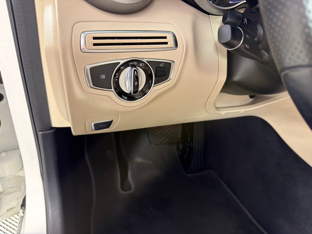 2016 Mercedes-Benz C-Class Image 12