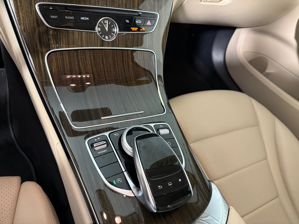 2016 Mercedes-Benz C-Class Image 17