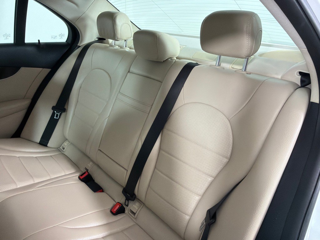 2016 Mercedes-Benz C-Class Image 19