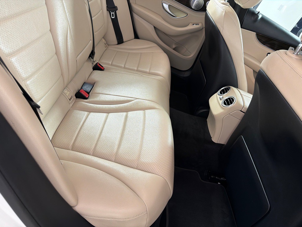 2016 Mercedes-Benz C-Class Image 20
