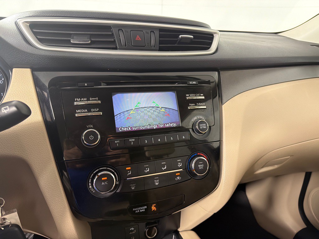 2016 Nissan Rogue Image 16