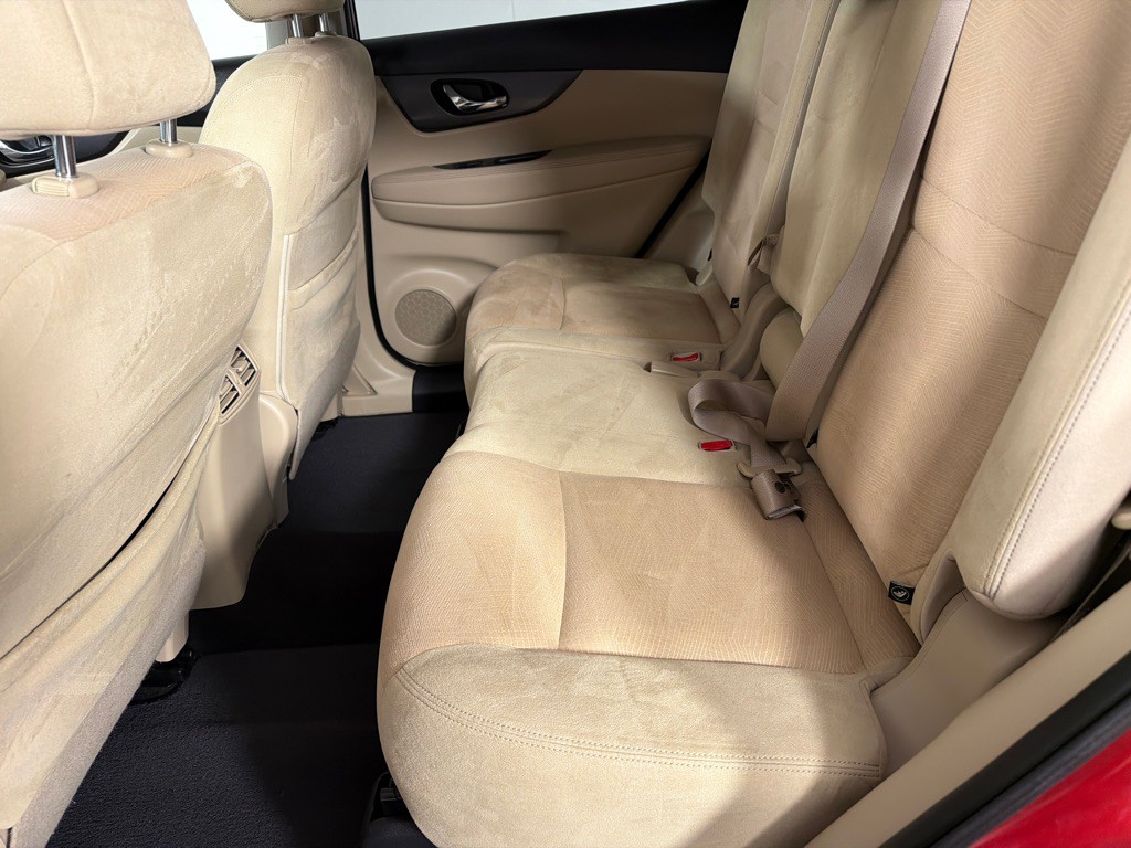 2016 Nissan Rogue Image 18
