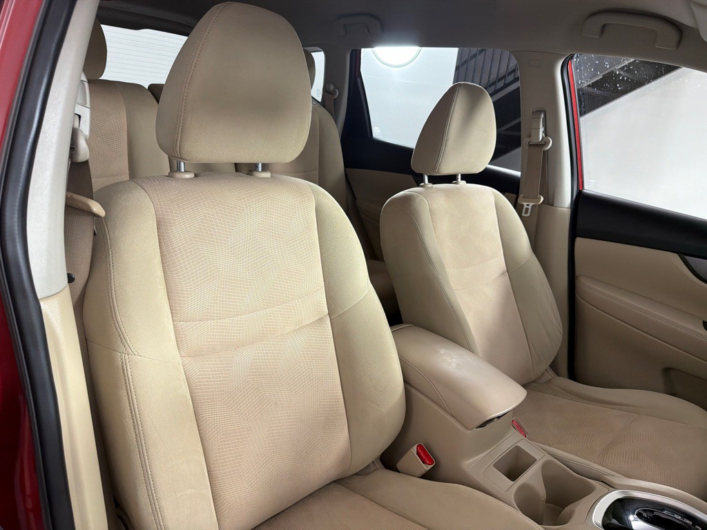 2016 Nissan Rogue Image 24