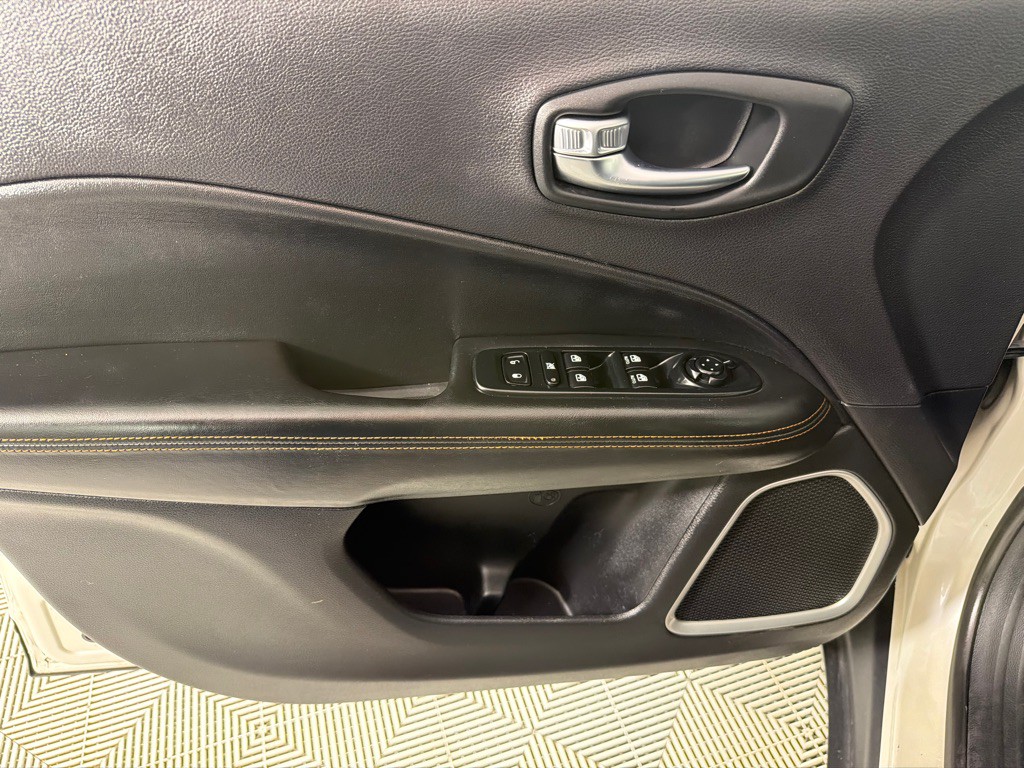 2017 Jeep Compass Image 10
