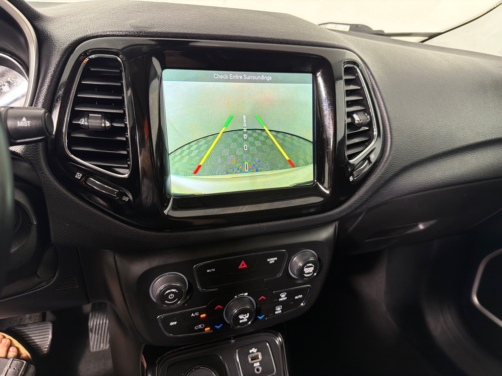 2017 Jeep Compass Image 17