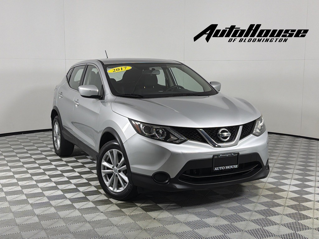 2017 Nissan Rogue Image 1
