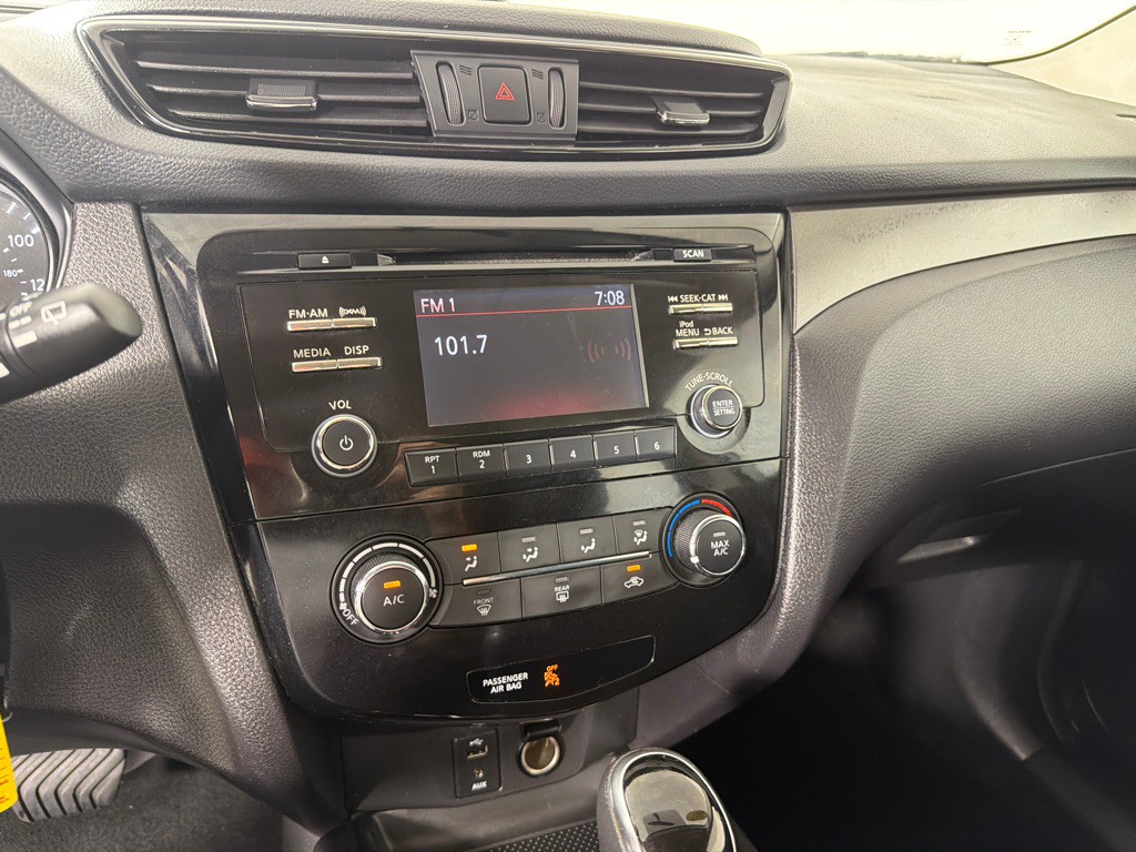2017 Nissan Rogue Image 15