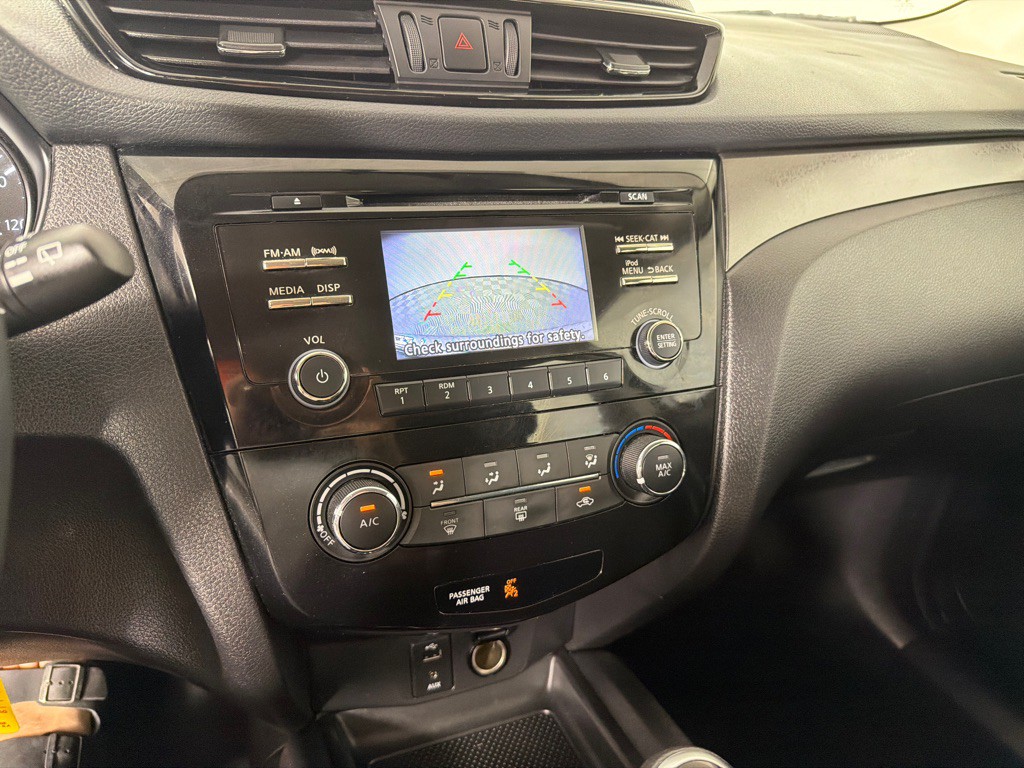 2017 Nissan Rogue Image 16