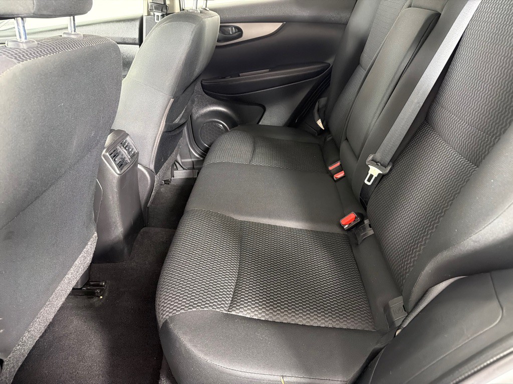 2017 Nissan Rogue Image 18