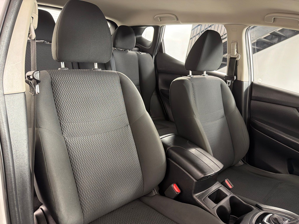 2017 Nissan Rogue Image 24