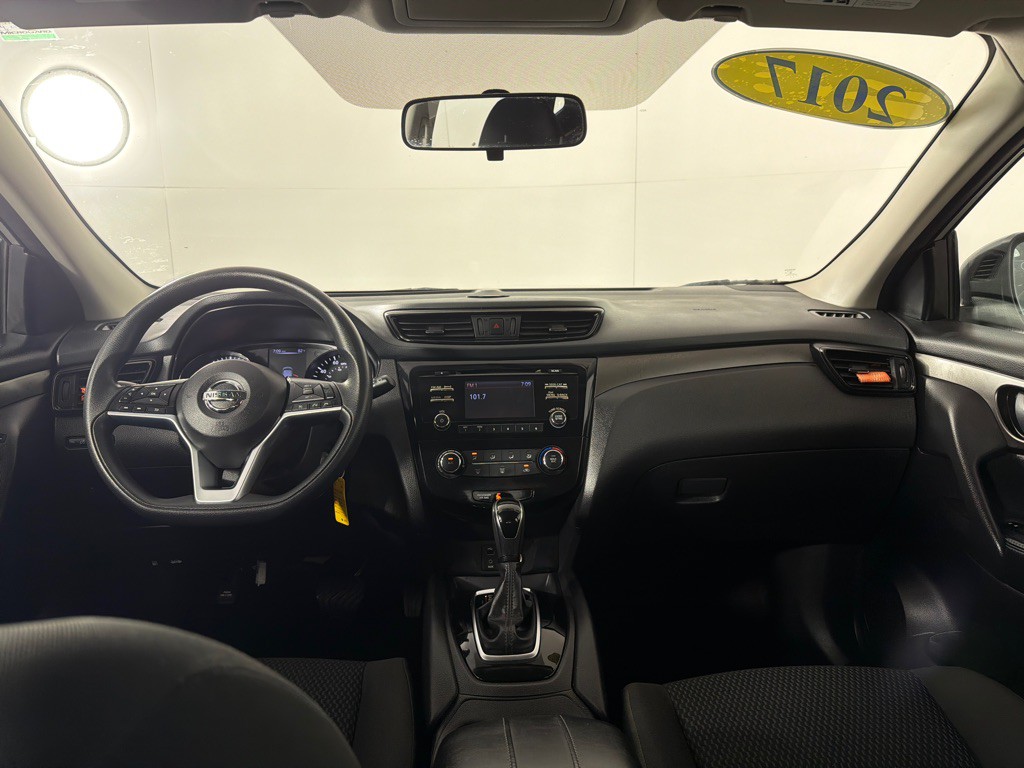 2017 Nissan Rogue Image 25