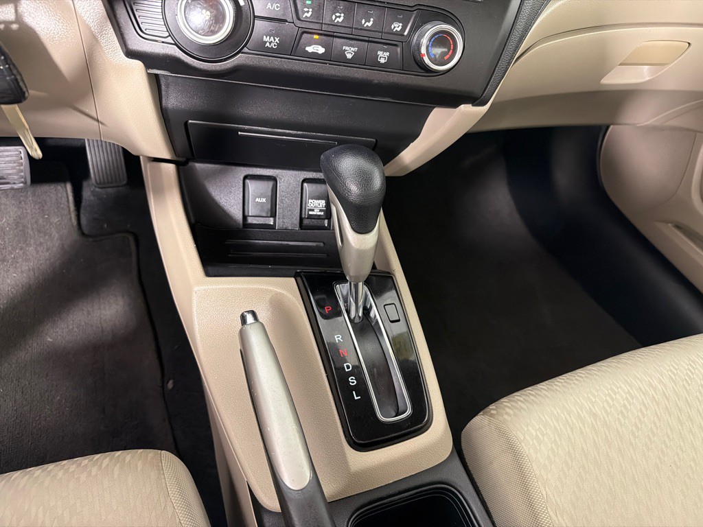 2015 Honda Civic Image 16