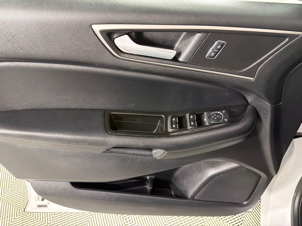 2016 Ford Edge Image 10