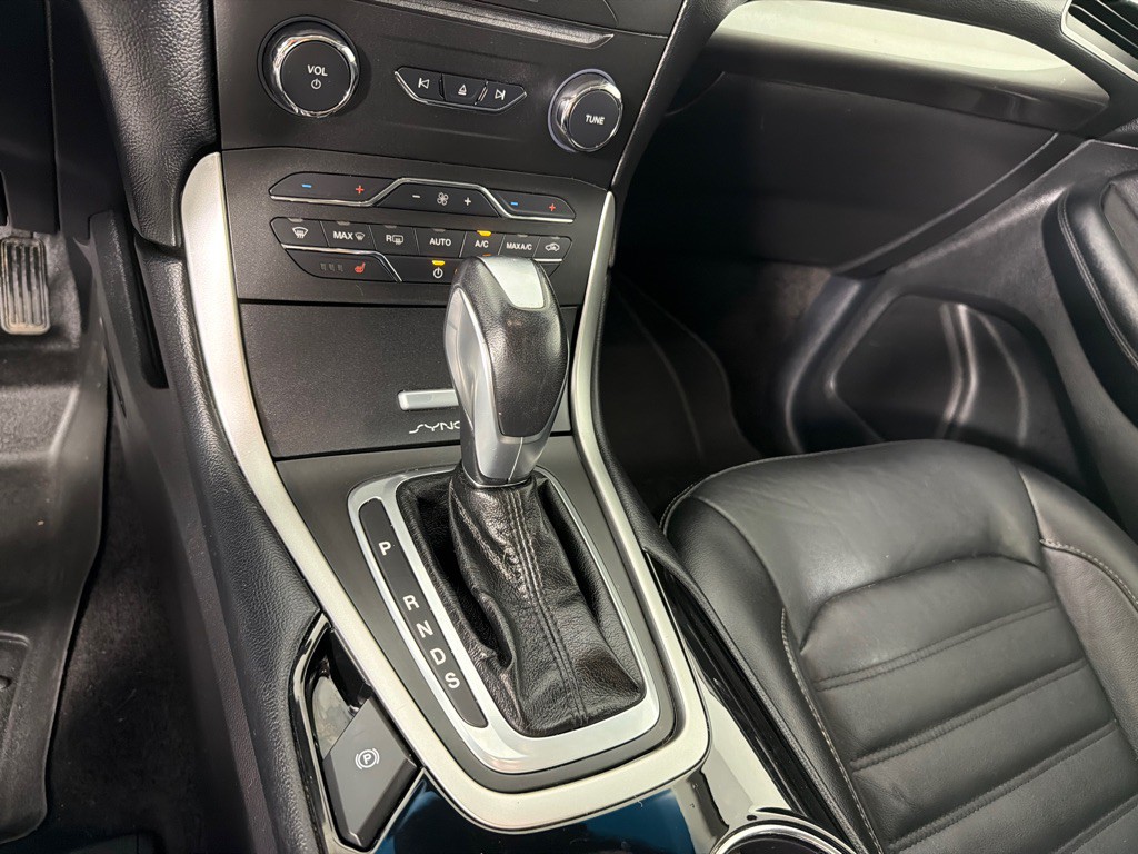 2016 Ford Edge Image 17