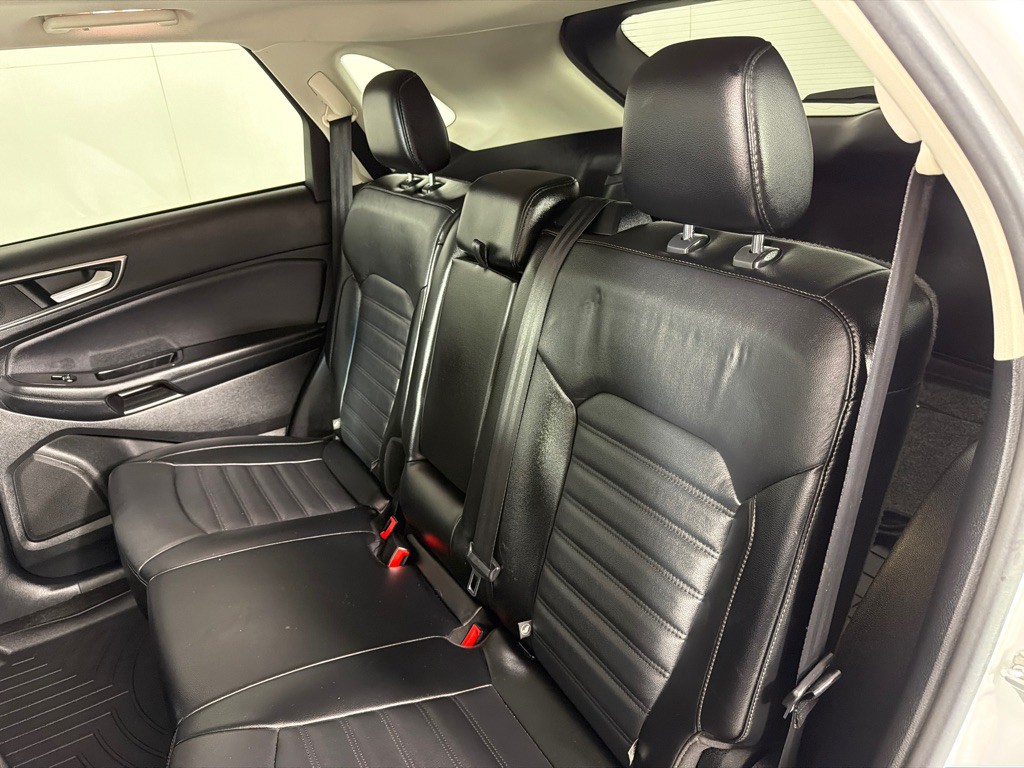 2016 Ford Edge Image 19