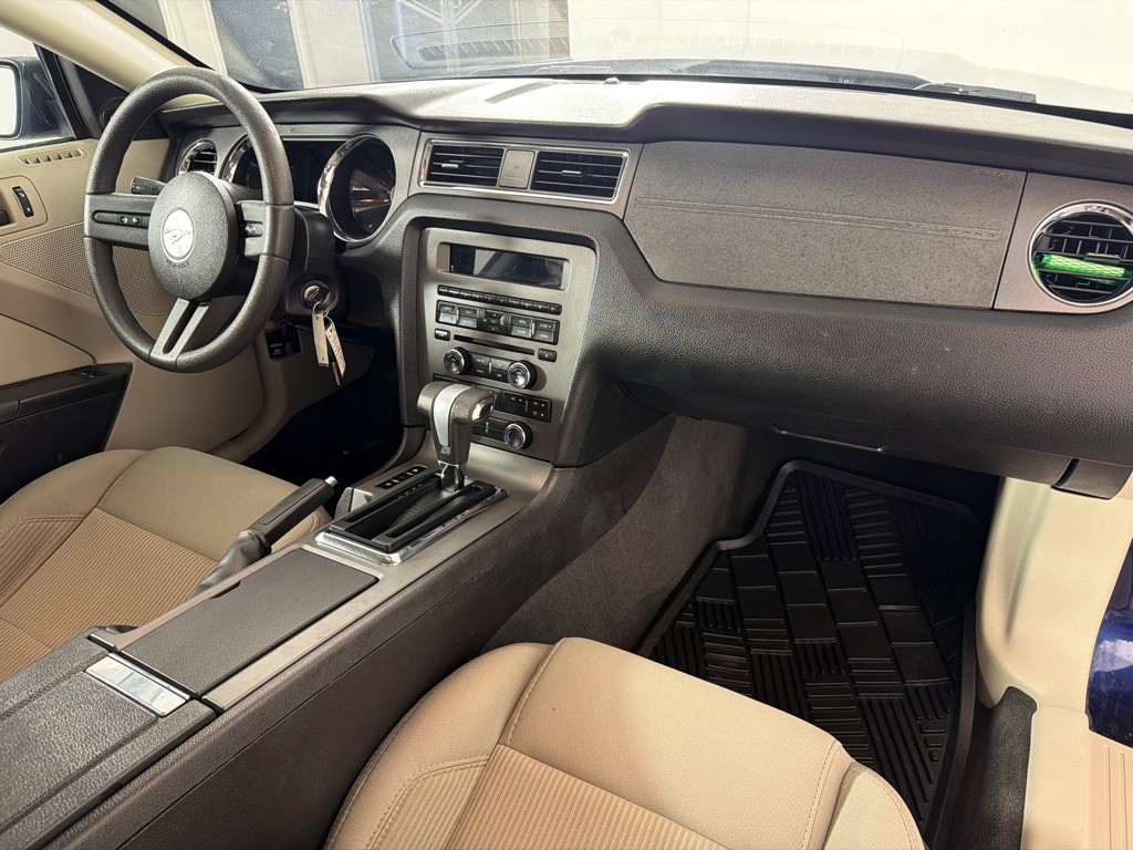 2011 Ford Mustang Image 21