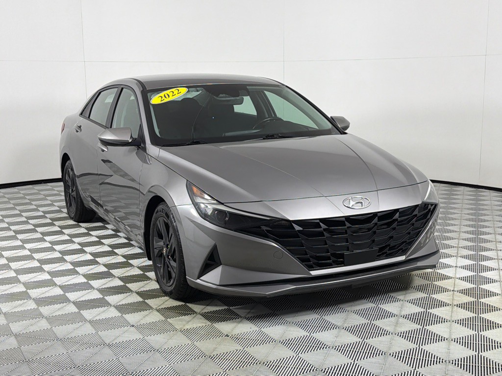 2022 Hyundai Elantra Image 3