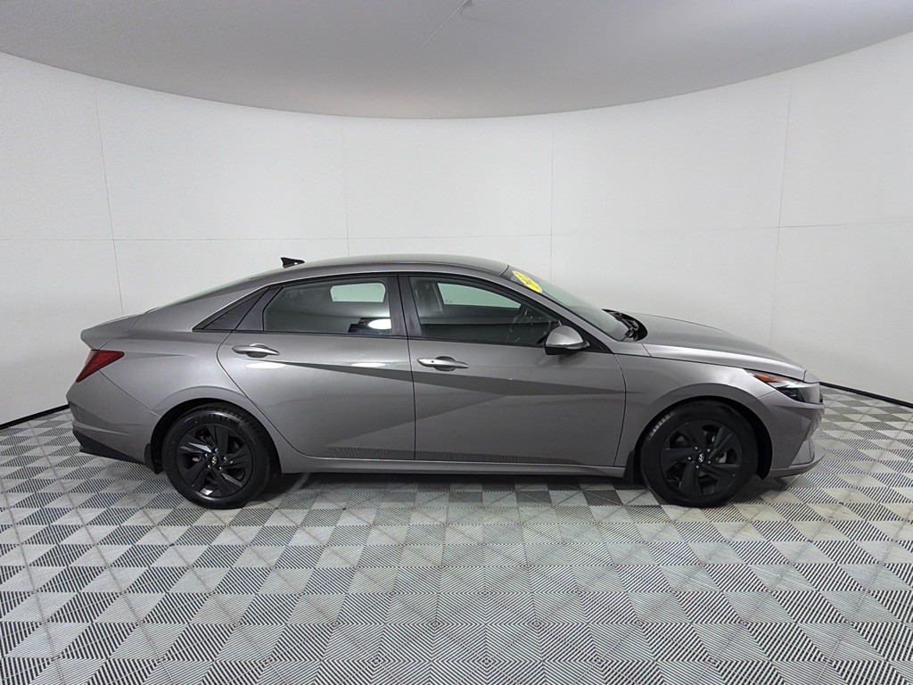 2022 Hyundai Elantra Image 4