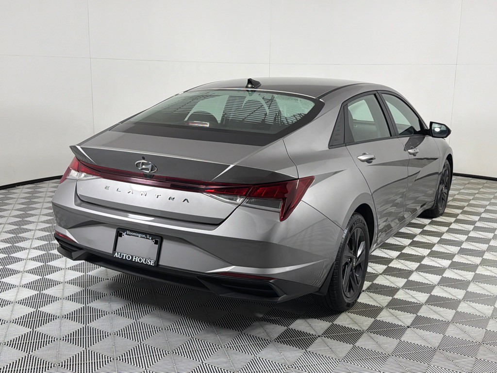 2022 Hyundai Elantra Image 5