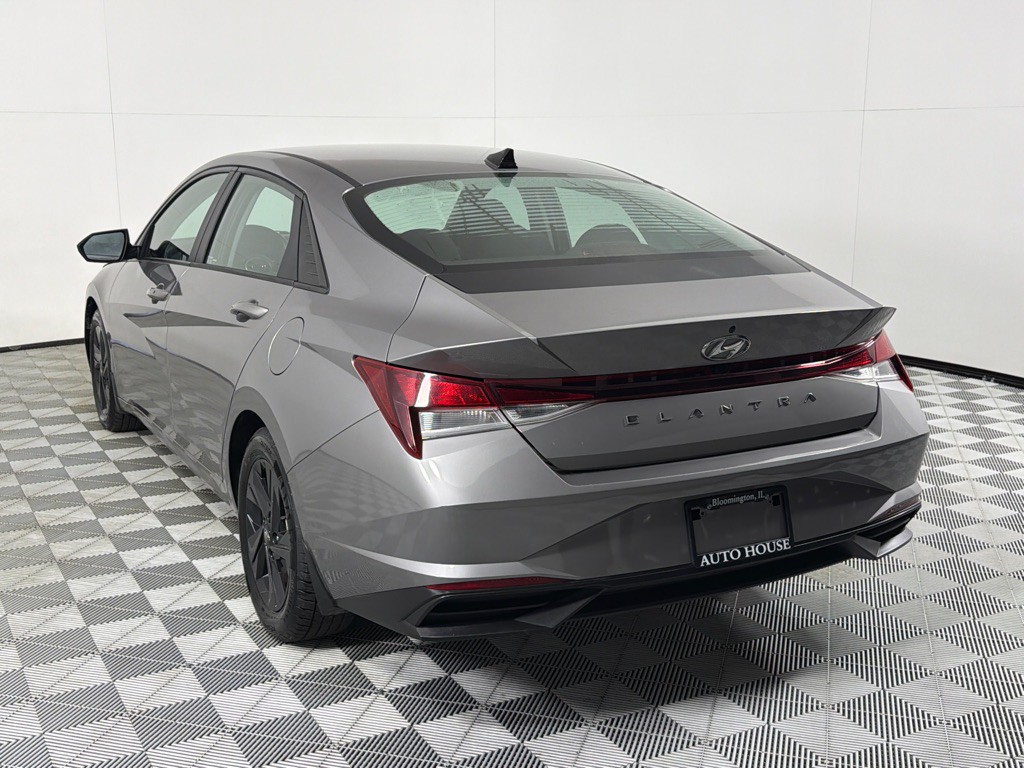2022 Hyundai Elantra Image 7
