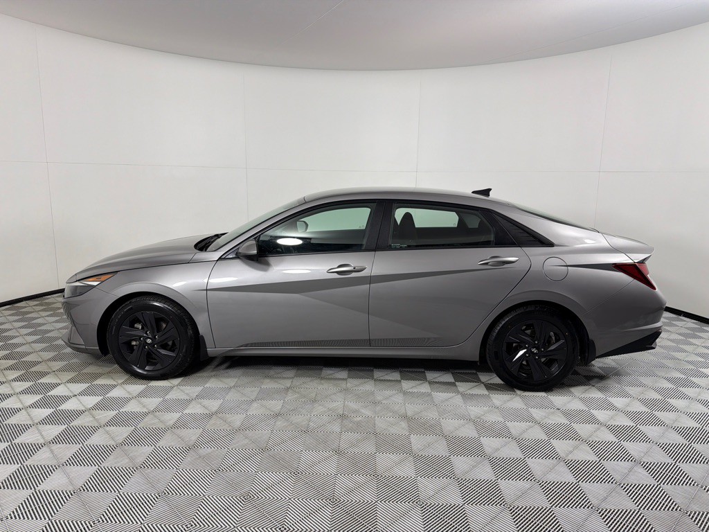 2022 Hyundai Elantra Image 8