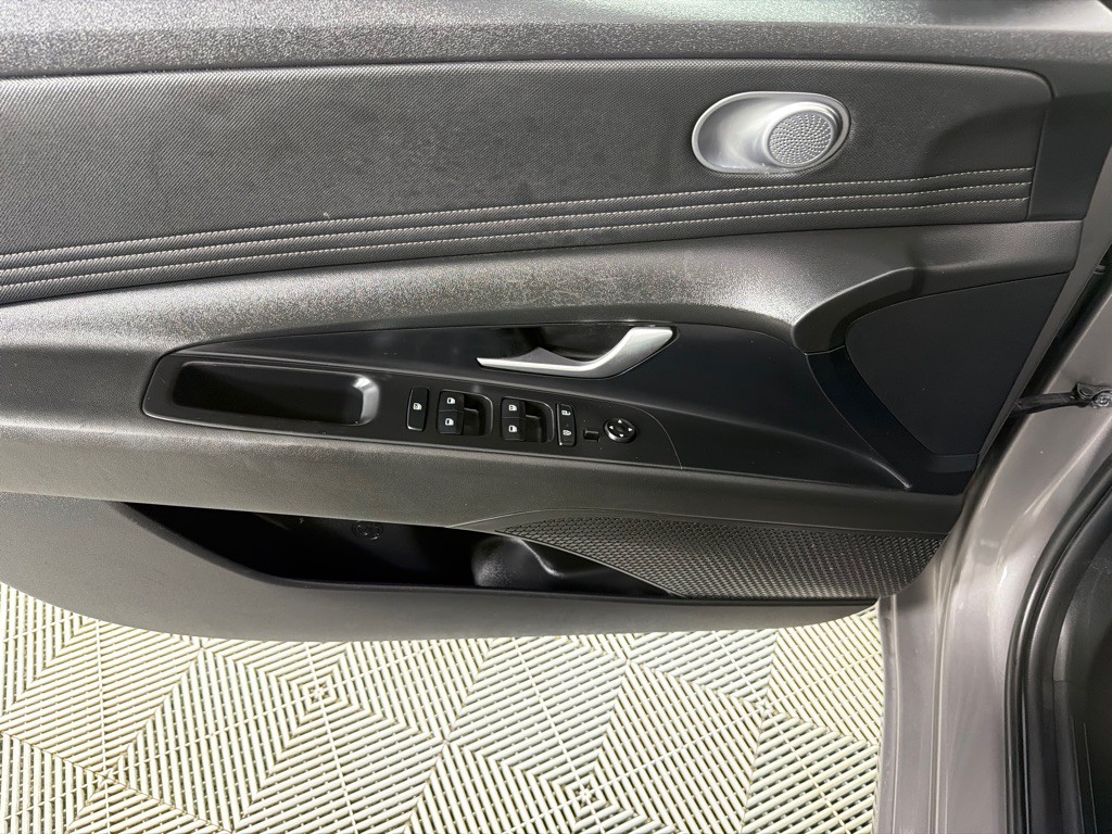 2022 Hyundai Elantra Image 11