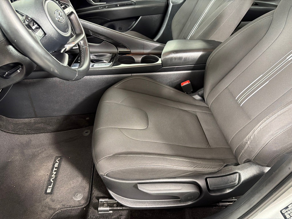 2022 Hyundai Elantra Image 12