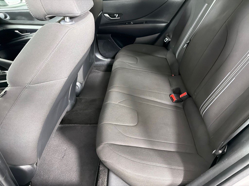 2022 Hyundai Elantra Image 17