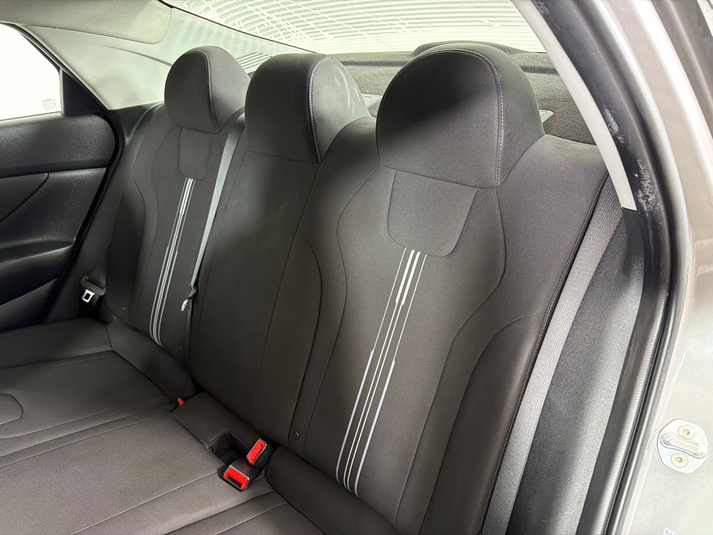 2022 Hyundai Elantra Image 18
