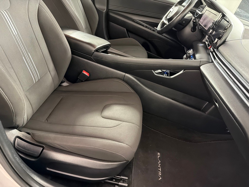 2022 Hyundai Elantra Image 21