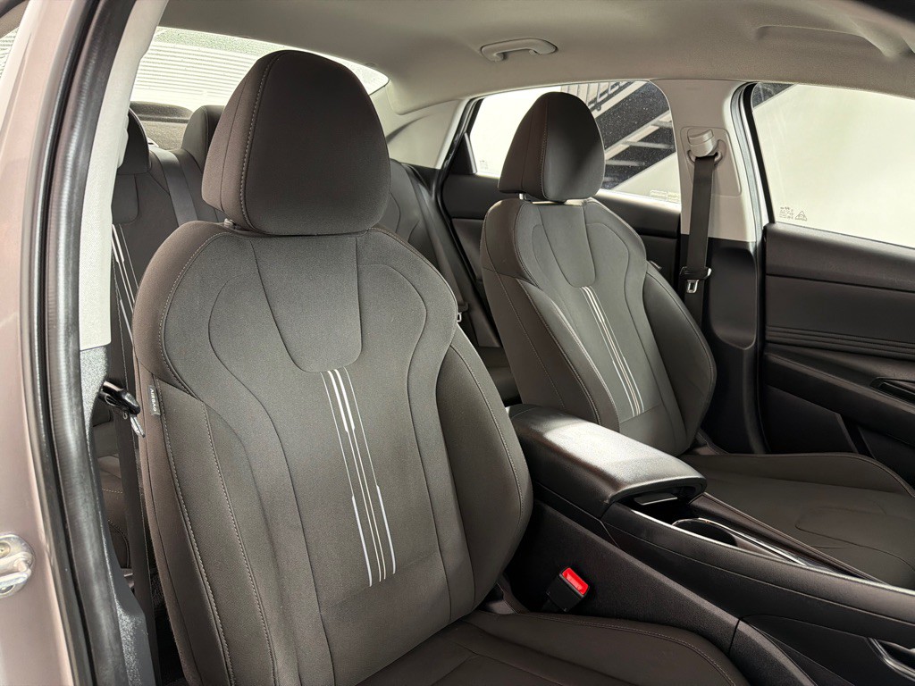 2022 Hyundai Elantra Image 22