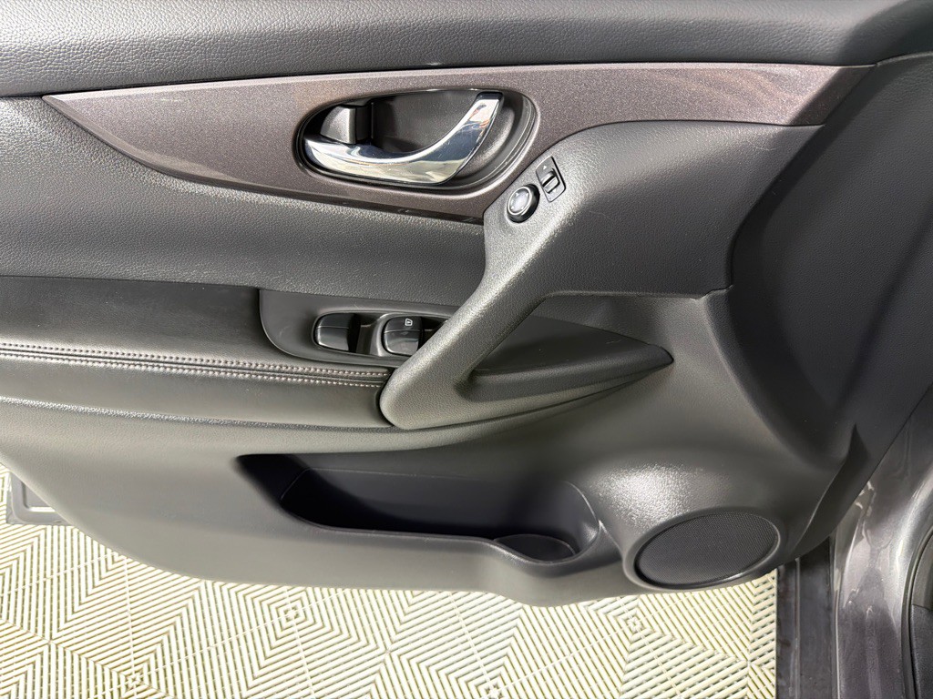 2018 Nissan Rogue Image 10