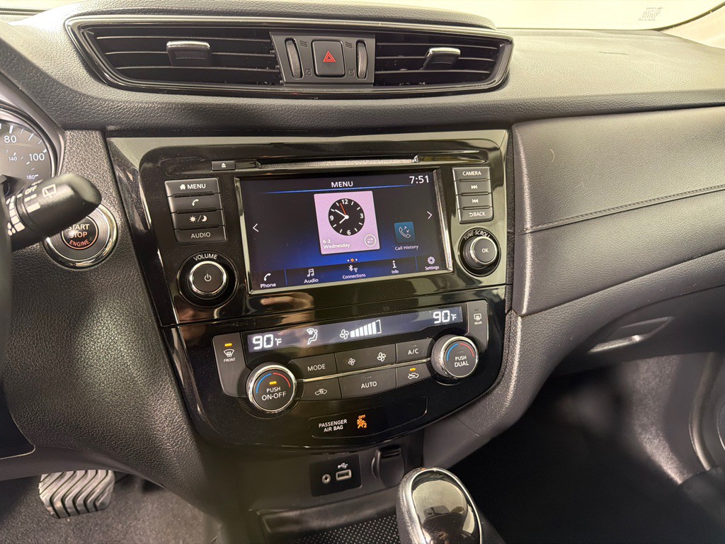 2018 Nissan Rogue Image 15