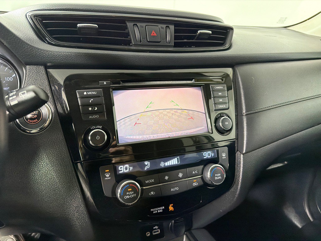 2018 Nissan Rogue Image 16