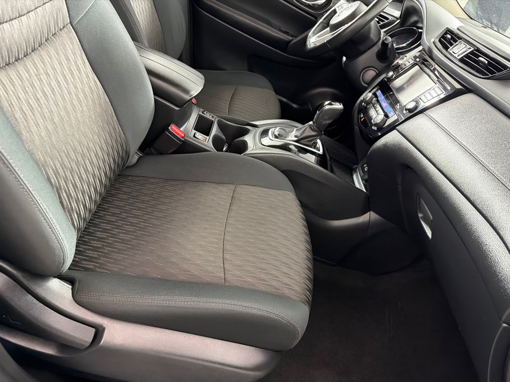 2018 Nissan Rogue Image 24