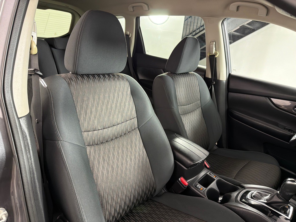2018 Nissan Rogue Image 25