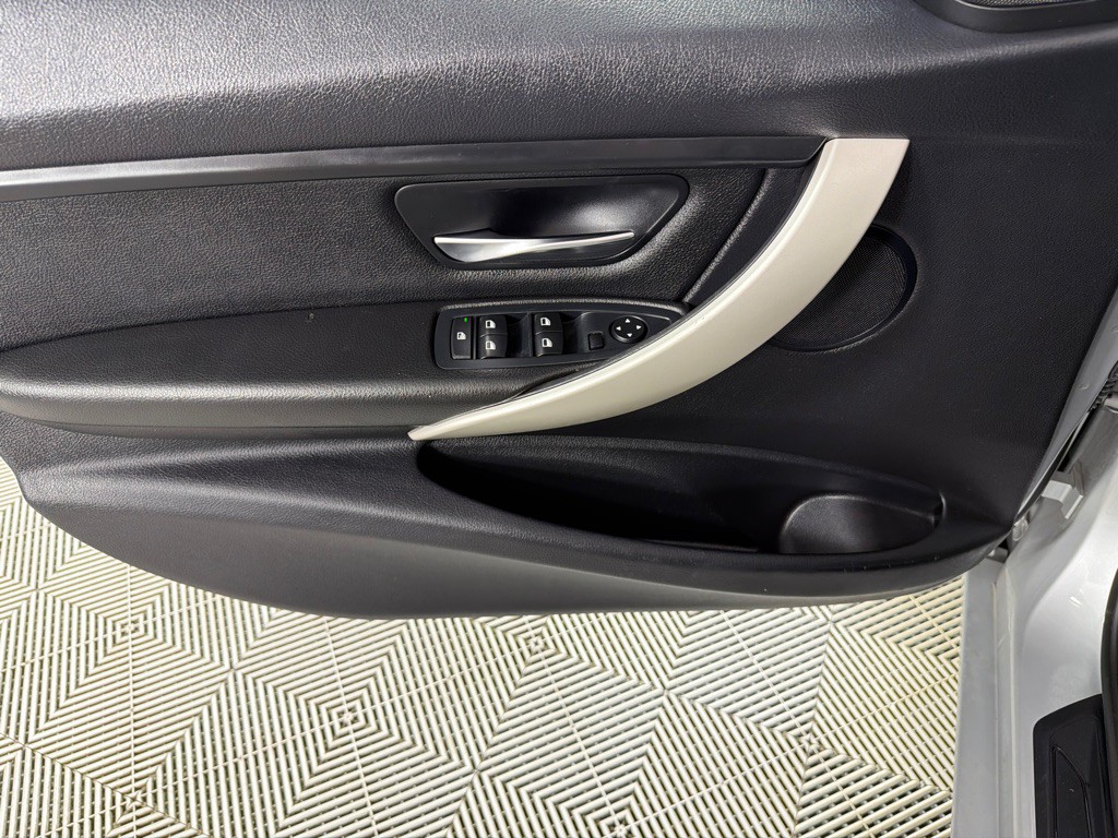 2015 BMW 3 Series Image 11