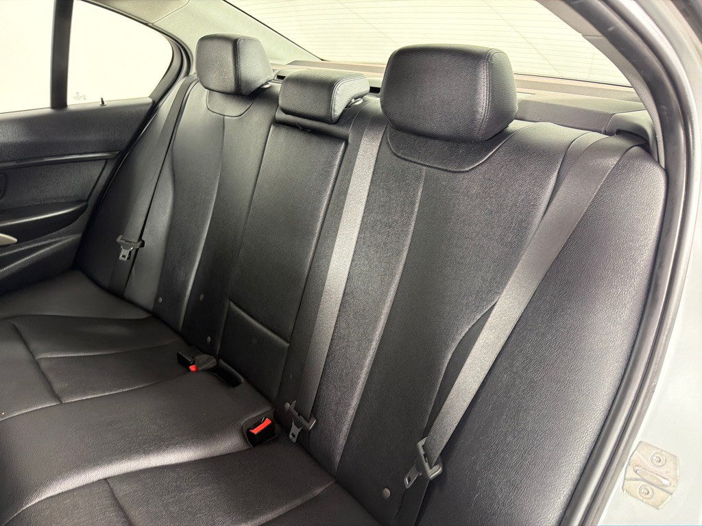2015 BMW 3 Series Image 20