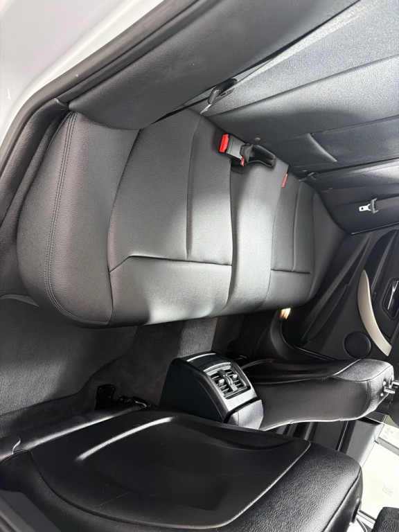 2015 BMW 3 Series Image 21