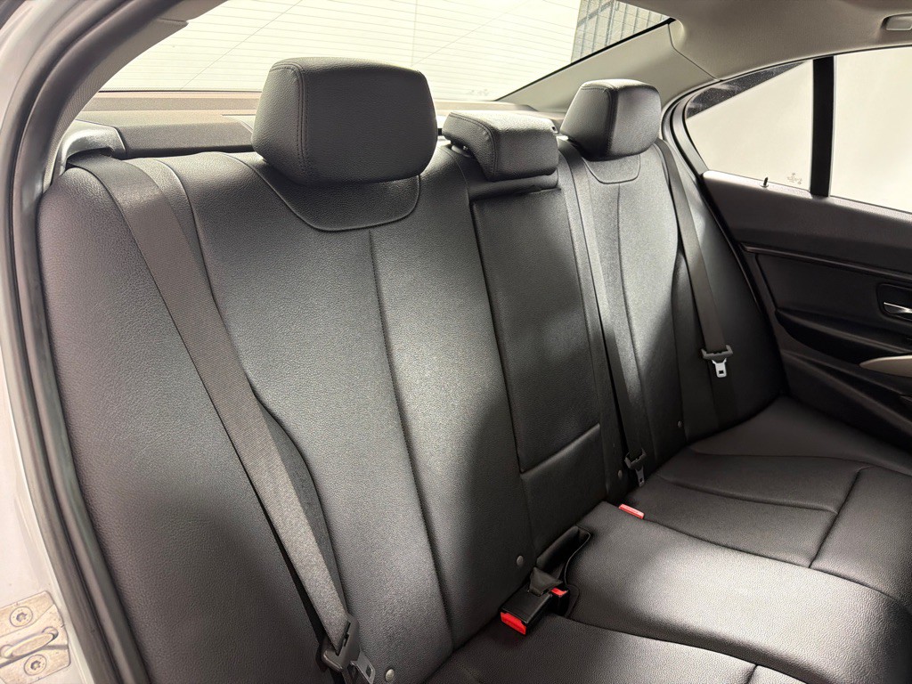 2015 BMW 3 Series Image 22