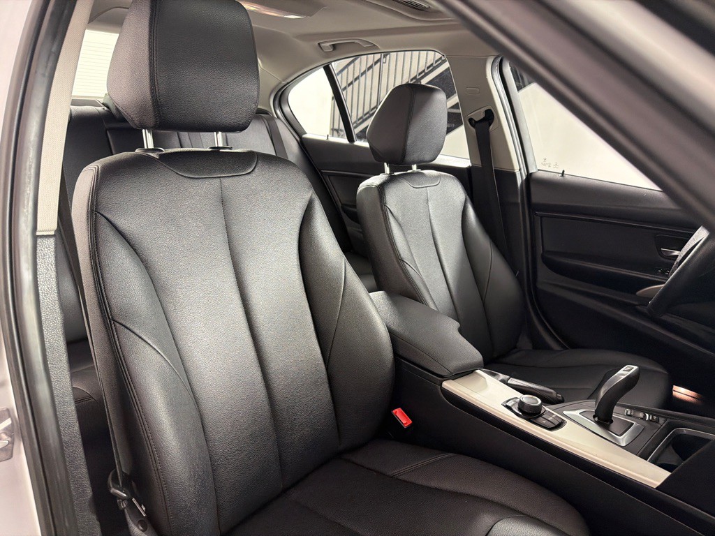 2015 BMW 3 Series Image 24