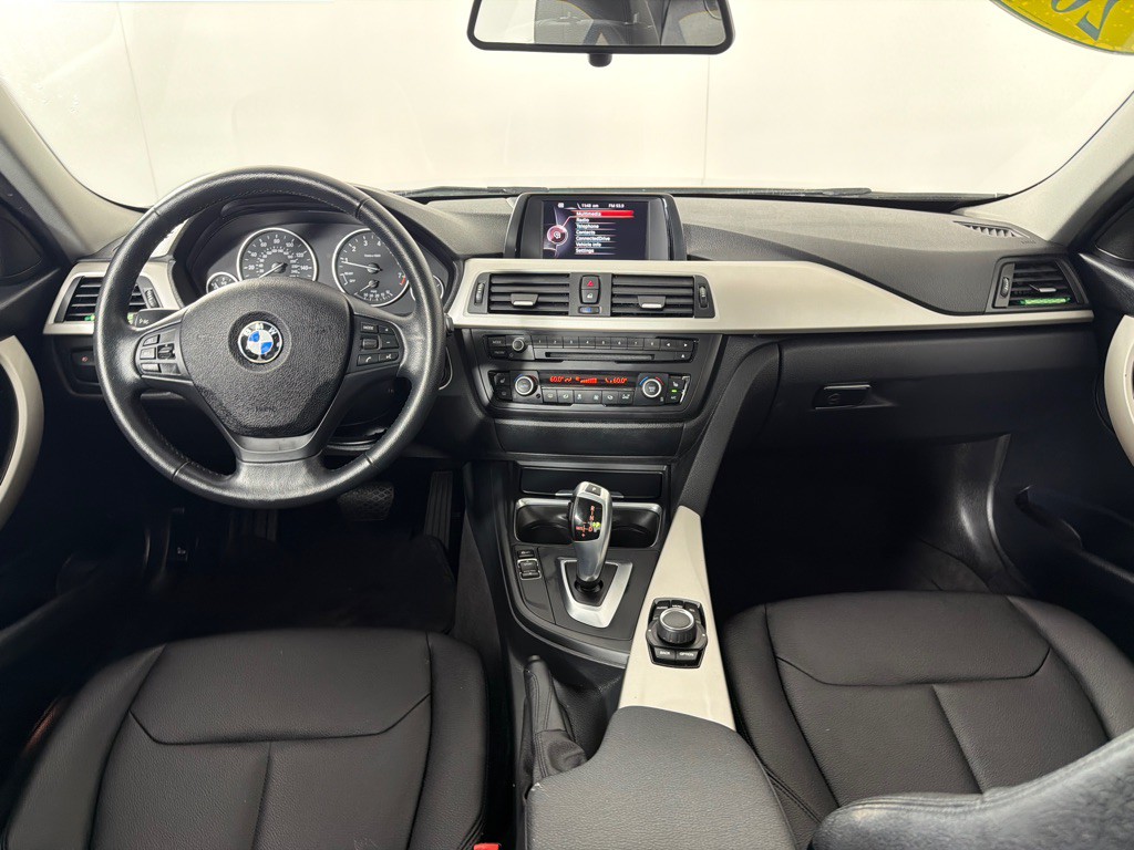 2015 BMW 3 Series Image 25