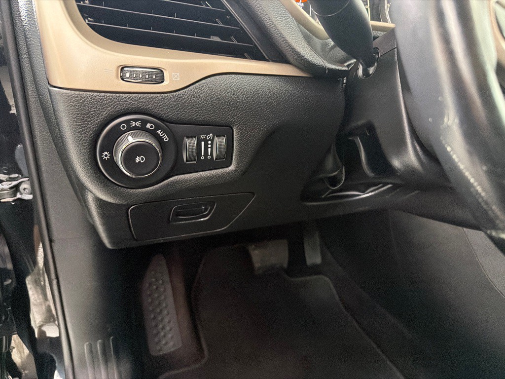 2017 Jeep Cherokee Image 13