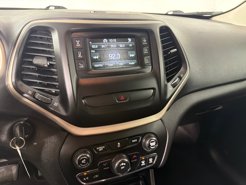 2017 Jeep Cherokee Image 15