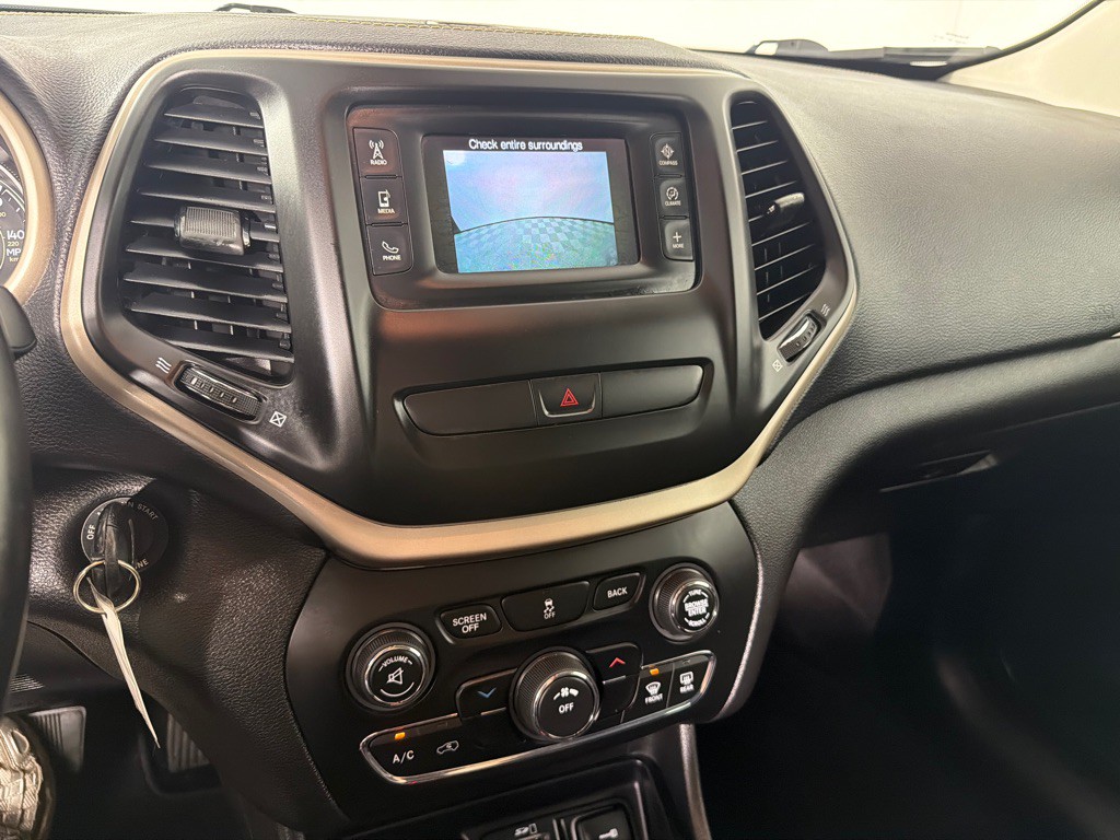 2017 Jeep Cherokee Image 16