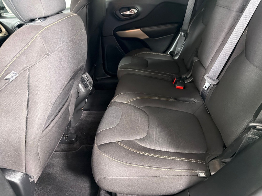 2017 Jeep Cherokee Image 18