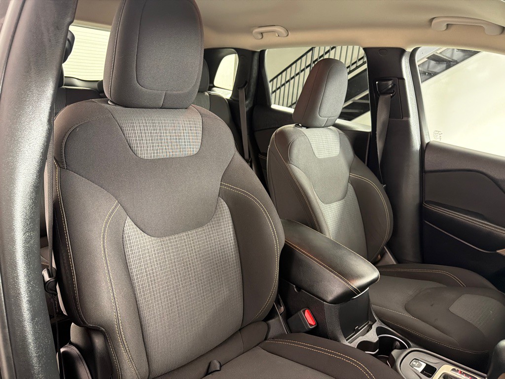 2017 Jeep Cherokee Image 24