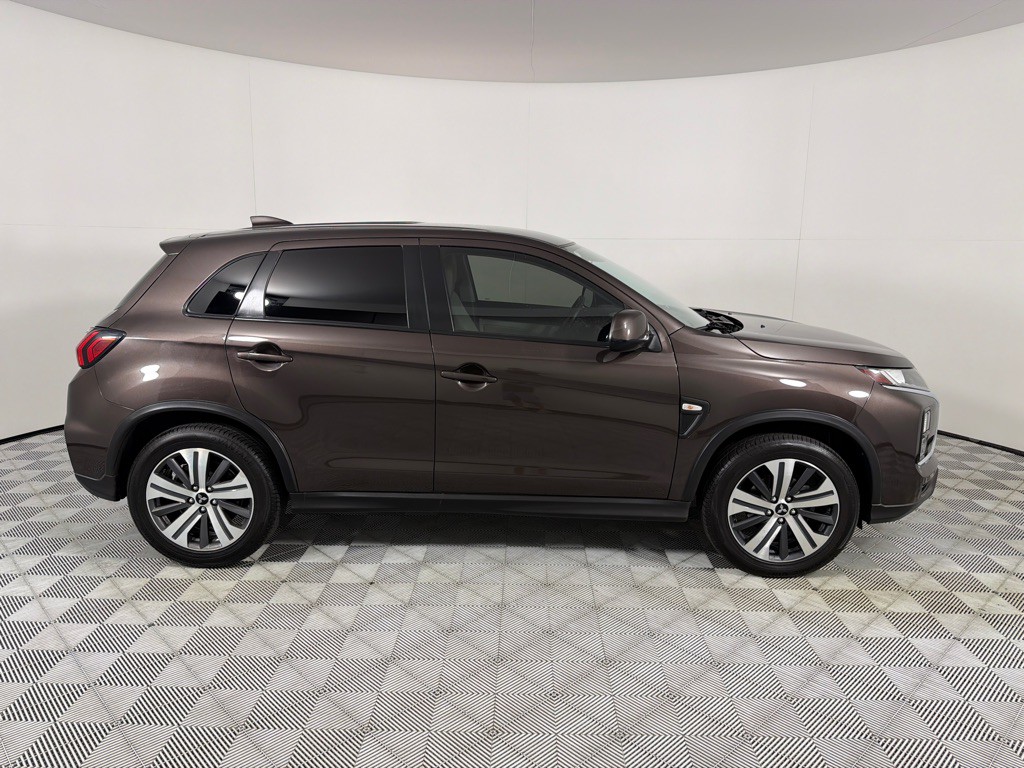 2021 Mitsubishi Outlander Image 4